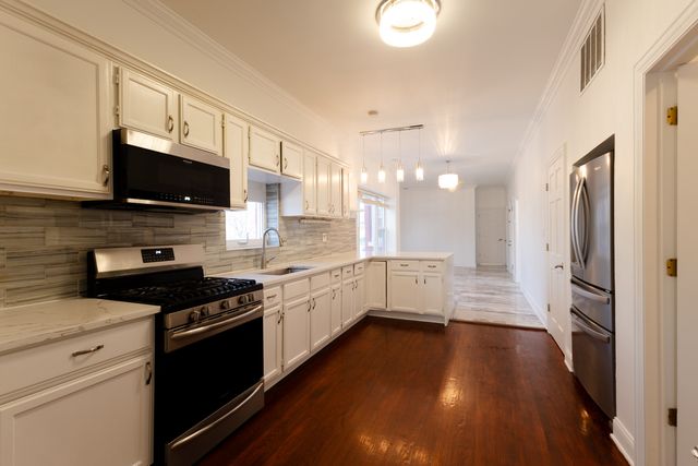 6712 N Clark Street 2, Chicago, IL 60626