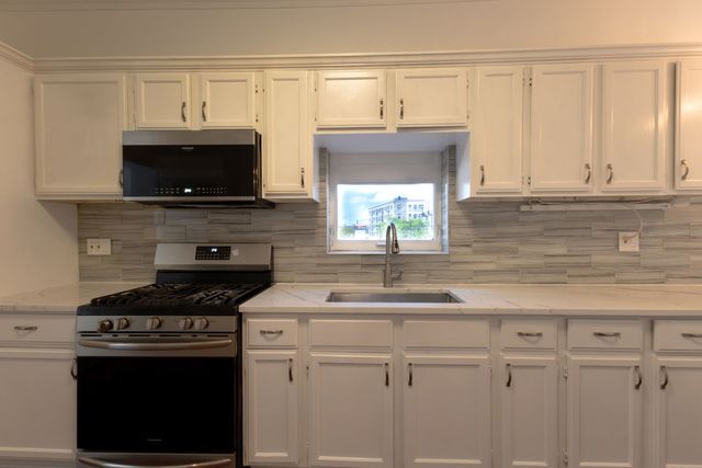 6712 N Clark Street 2, Chicago, IL 60626