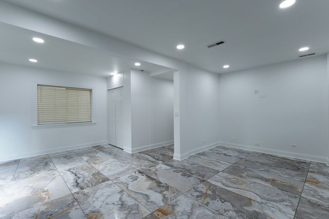 6712 N Clark Street 2, Chicago, IL 60626