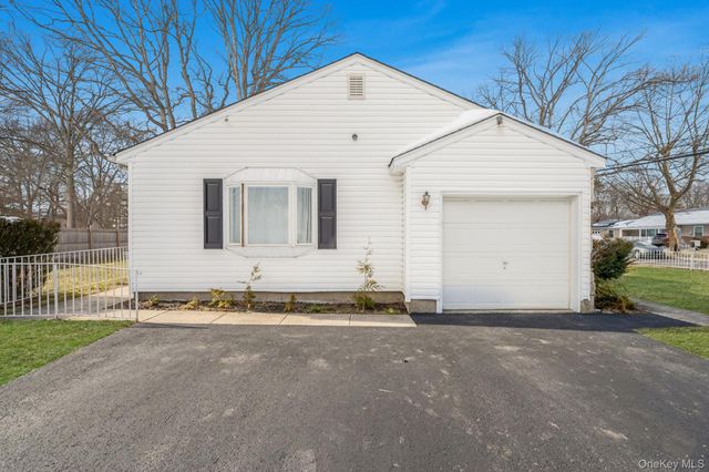 340 Westchester Avenue, West Babylon, NY 11704