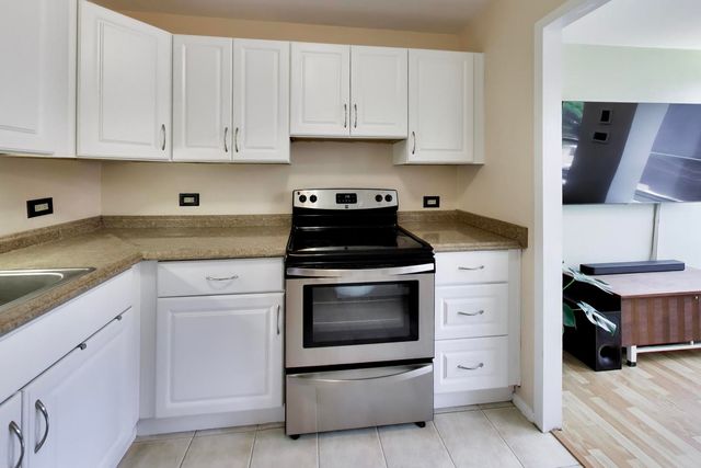 3550 N Lake Shore Drive 228, Chicago, IL 60657