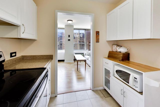 3550 N Lake Shore Drive 228, Chicago, IL 60657