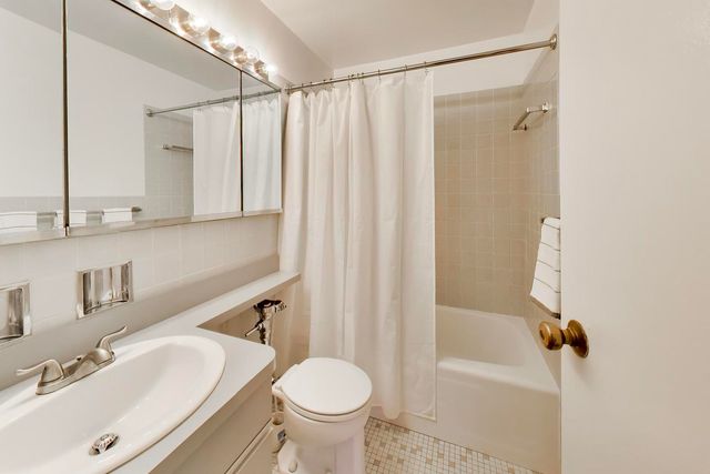 3550 N Lake Shore Drive 228, Chicago, IL 60657