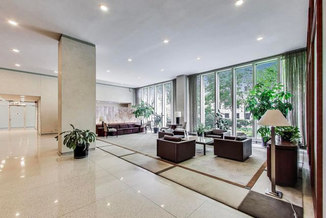 3550 N Lake Shore Drive 228, Chicago, IL 60657
