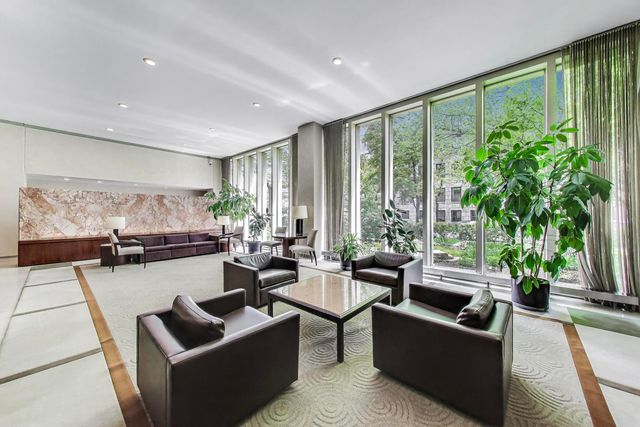 3550 N Lake Shore Drive 228, Chicago, IL 60657