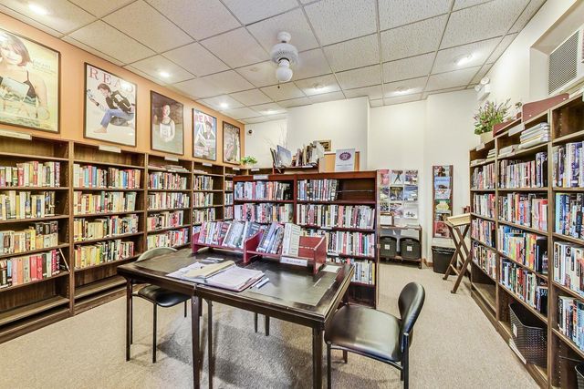 3550 N Lake Shore Drive 228, Chicago, IL 60657