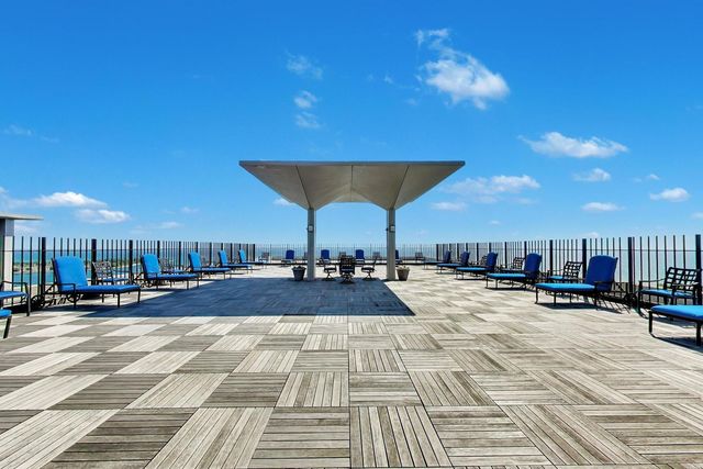 3550 N Lake Shore Drive 228, Chicago, IL 60657
