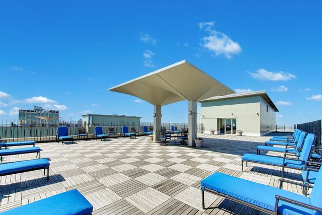3550 N Lake Shore Drive 228, Chicago, IL 60657