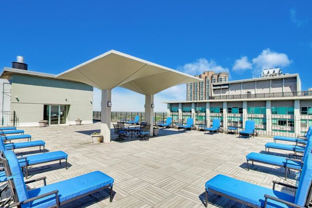 3550 N Lake Shore Drive 228, Chicago, IL 60657