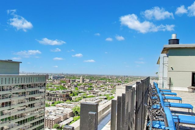 3550 N Lake Shore Drive 228, Chicago, IL 60657
