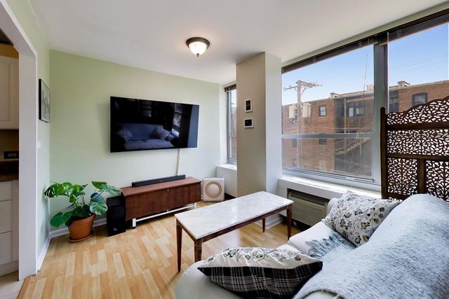 3550 N Lake Shore Drive 228, Chicago, IL 60657