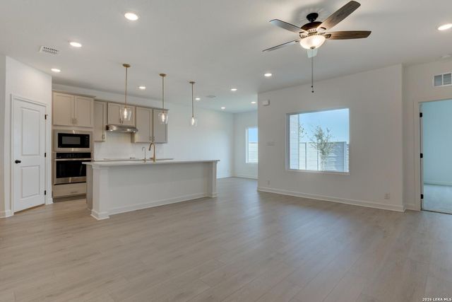 128 Peeps Ct., Adkins, TX 78101