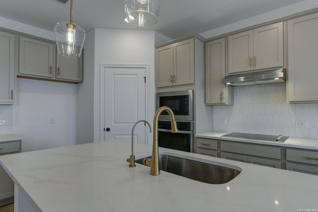 128 Peeps Ct., Adkins, TX 78101