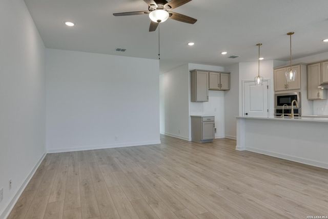 128 Peeps Ct., Adkins, TX 78101