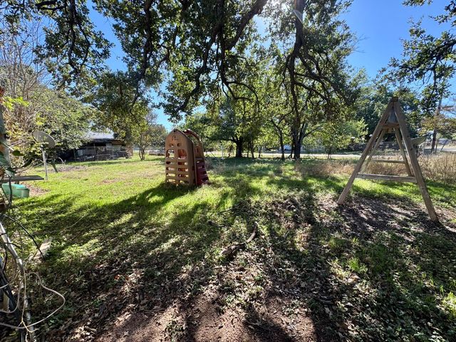 520 Munson ST, Tow, TX 78672