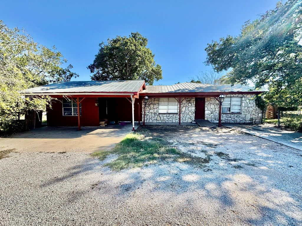 520 Munson ST, Tow, TX 78672