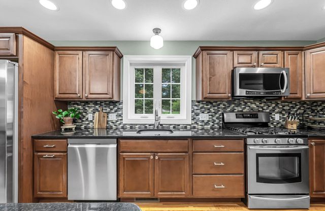 437 Porter Rd, East Longmeadow, MA 01028