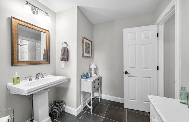 437 Porter Rd, East Longmeadow, MA 01028