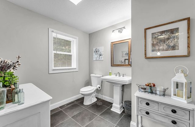 437 Porter Rd, East Longmeadow, MA 01028