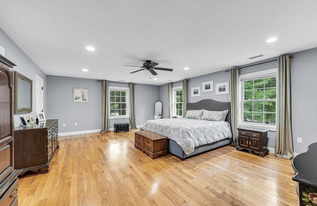 437 Porter Rd, East Longmeadow, MA 01028