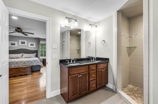 437 Porter Rd, East Longmeadow, MA 01028