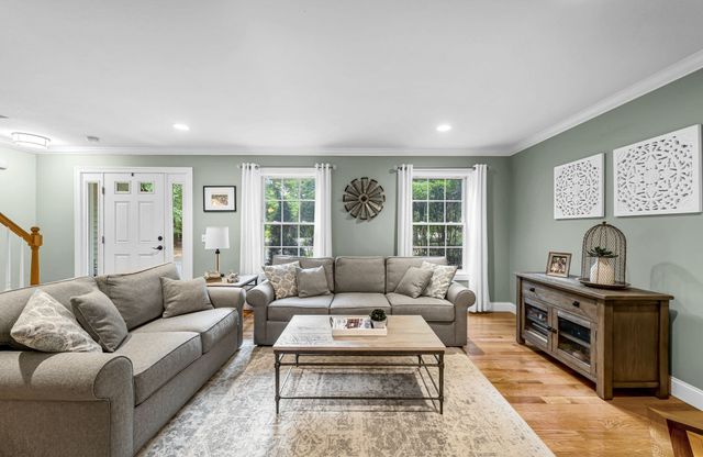 437 Porter Rd, East Longmeadow, MA 01028