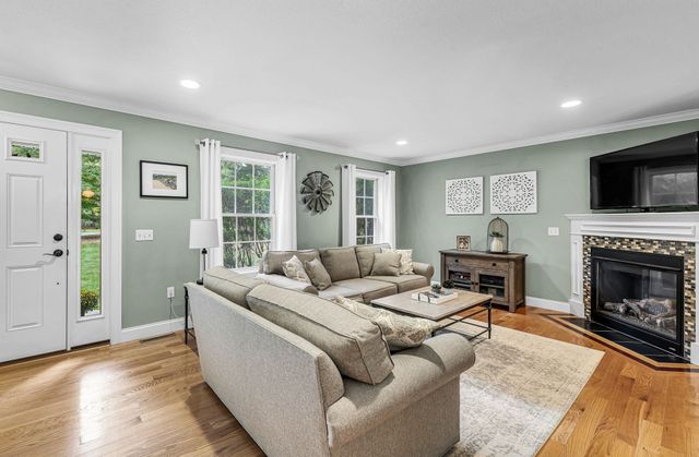 437 Porter Rd, East Longmeadow, MA 01028