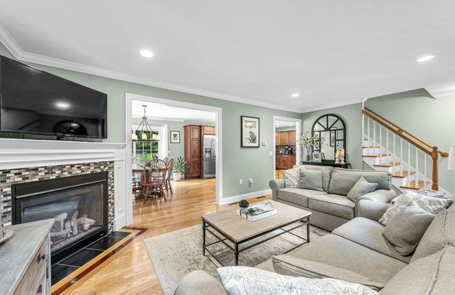 437 Porter Rd, East Longmeadow, MA 01028
