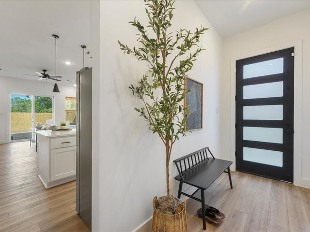 1911 Dewalt St, Houston, TX 77088