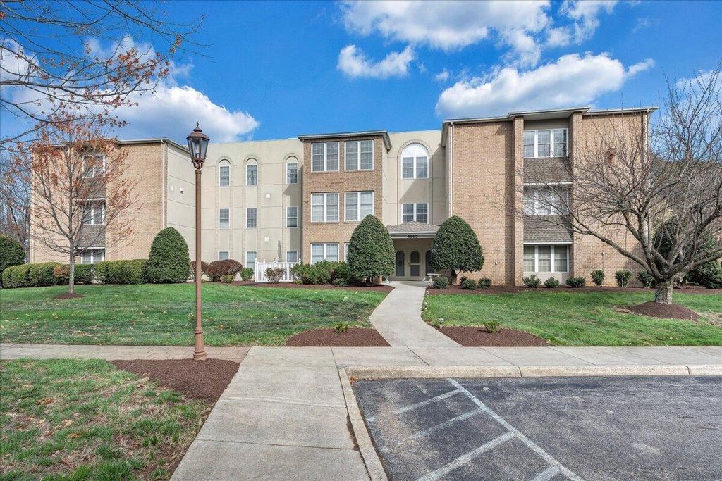 4865 Glen Ivy LN APT 208, Roanoke, VA 24018