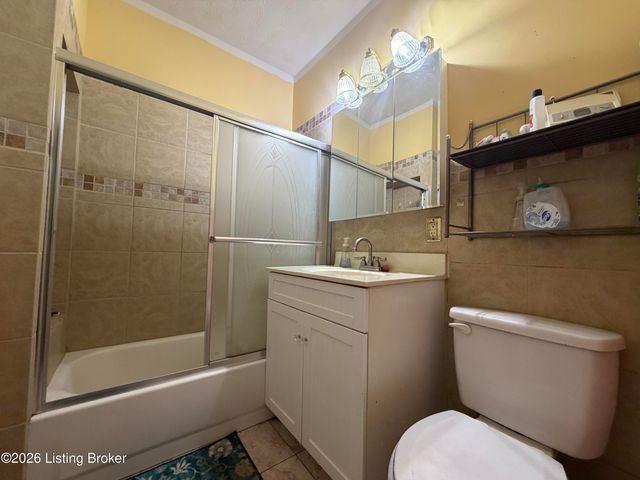 1052 Bluegrass Ave, Louisville, KY 40215