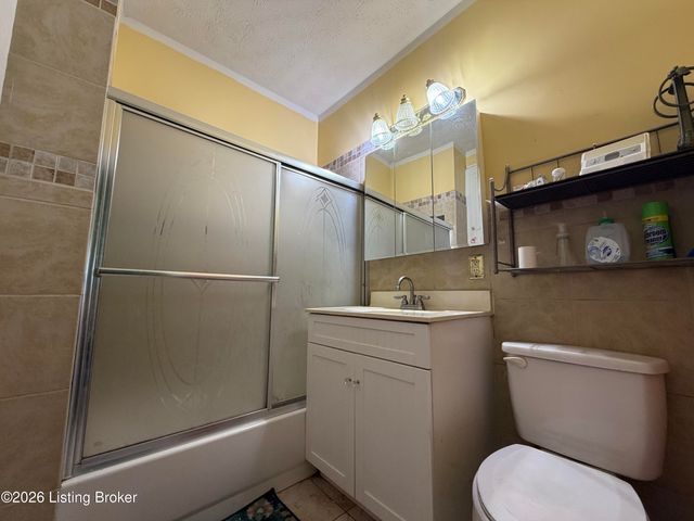 1052 Bluegrass Ave, Louisville, KY 40215