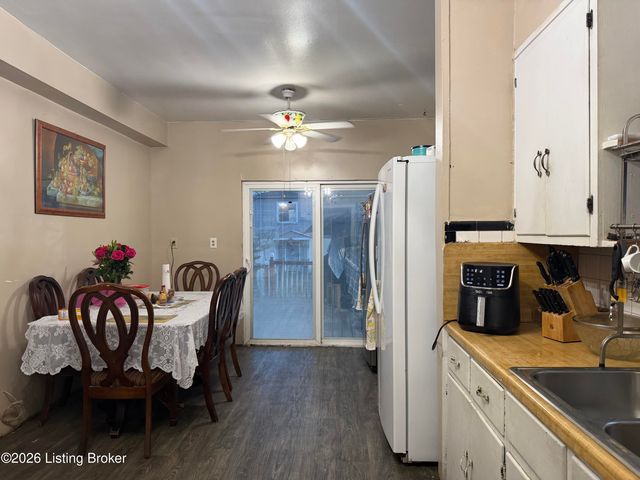 1052 Bluegrass Ave, Louisville, KY 40215