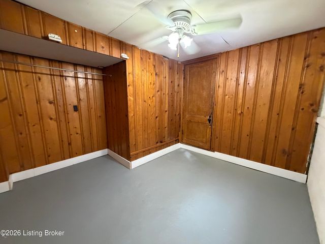 1052 Bluegrass Ave, Louisville, KY 40215