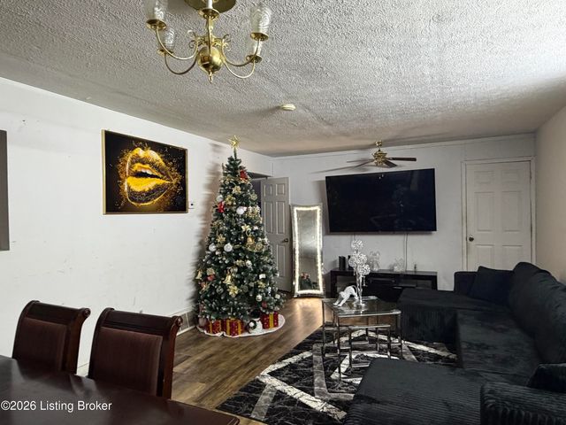 1052 Bluegrass Ave, Louisville, KY 40215