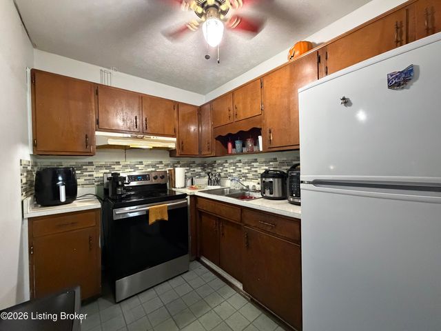 1052 Bluegrass Ave, Louisville, KY 40215