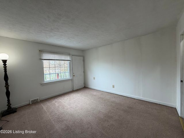 1052 Bluegrass Ave, Louisville, KY 40215