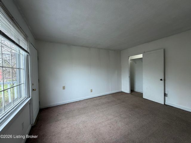 1052 Bluegrass Ave, Louisville, KY 40215