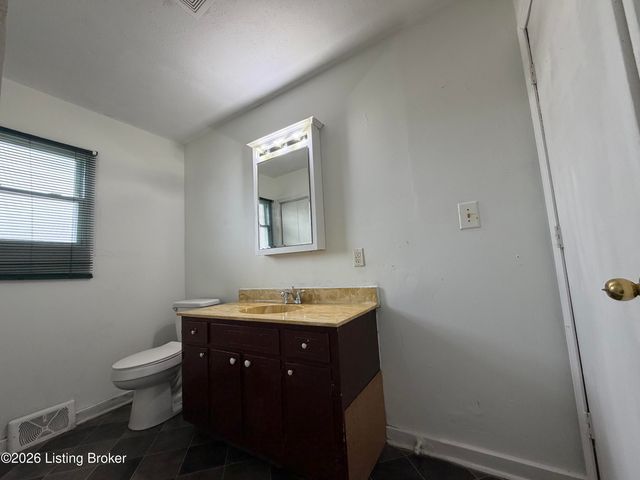 1052 Bluegrass Ave, Louisville, KY 40215
