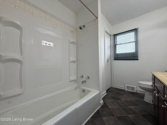 1052 Bluegrass Ave, Louisville, KY 40215