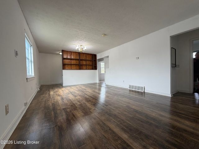 1052 Bluegrass Ave, Louisville, KY 40215