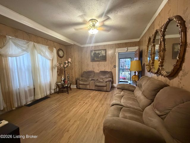 1052 Bluegrass Ave, Louisville, KY 40215