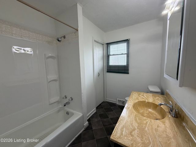 1052 Bluegrass Ave, Louisville, KY 40215