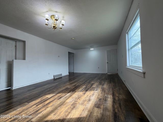1052 Bluegrass Ave, Louisville, KY 40215