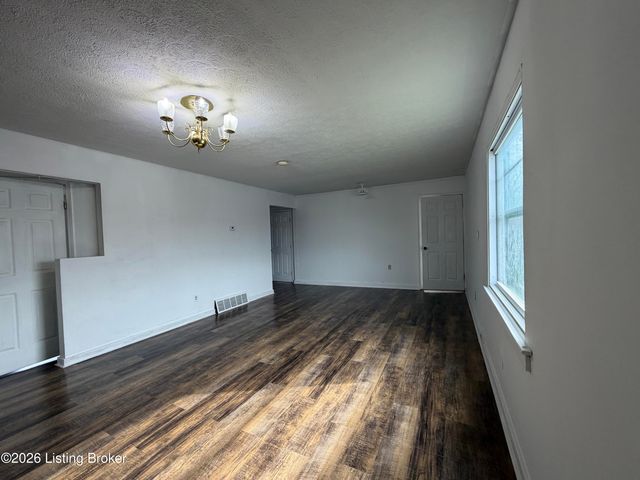1052 Bluegrass Ave, Louisville, KY 40215