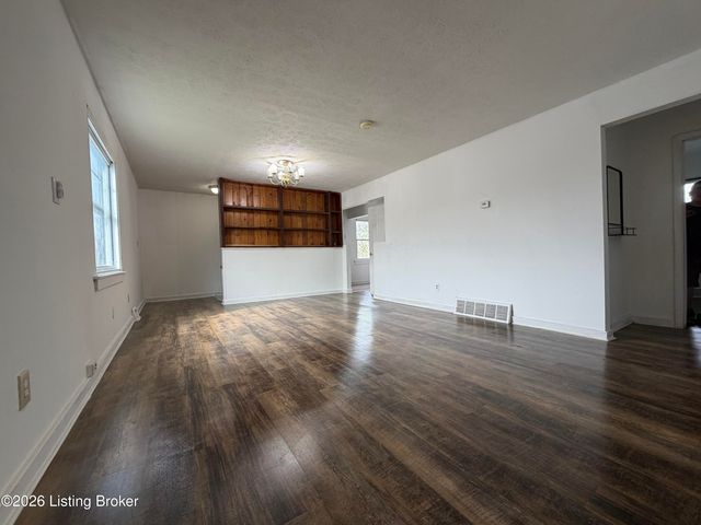 1052 Bluegrass Ave, Louisville, KY 40215