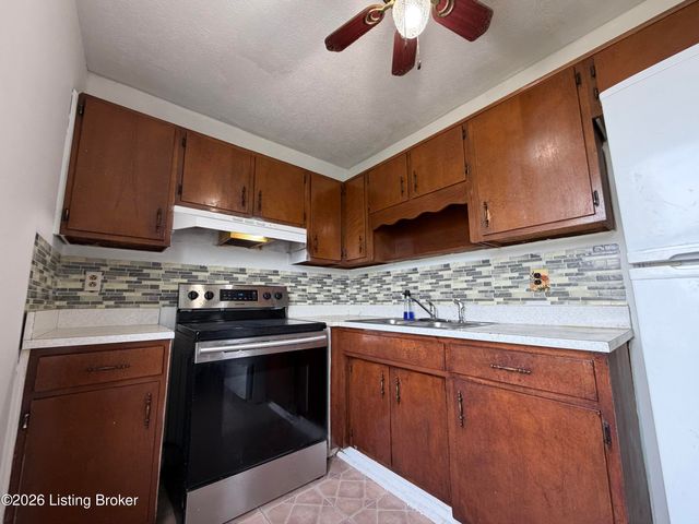 1052 Bluegrass Ave, Louisville, KY 40215