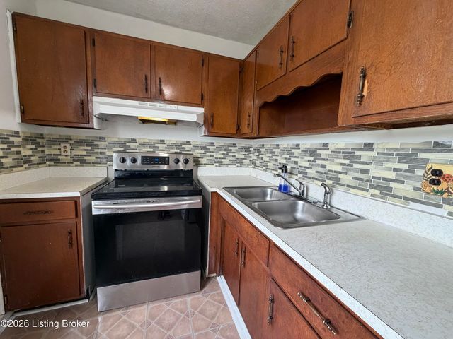 1052 Bluegrass Ave, Louisville, KY 40215