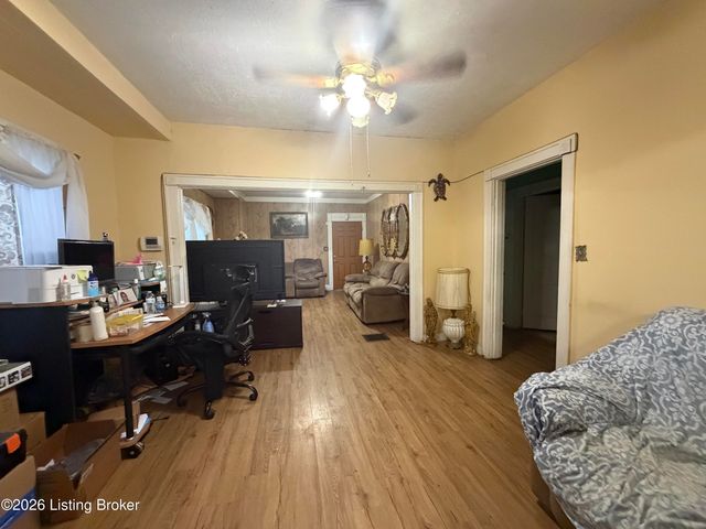 1052 Bluegrass Ave, Louisville, KY 40215