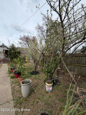 1052 Bluegrass Ave, Louisville, KY 40215